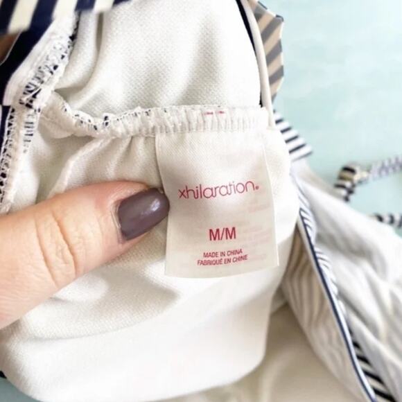 Xhilaration black and white striped bikini top M - Picture 6 of 7